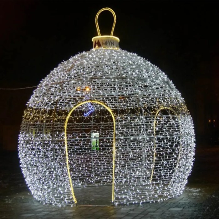 Extra large outdoor christmas decor