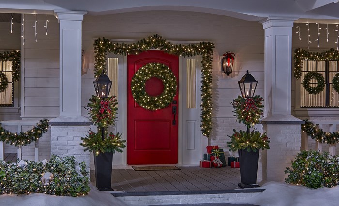 Outdoor patio christmas decor